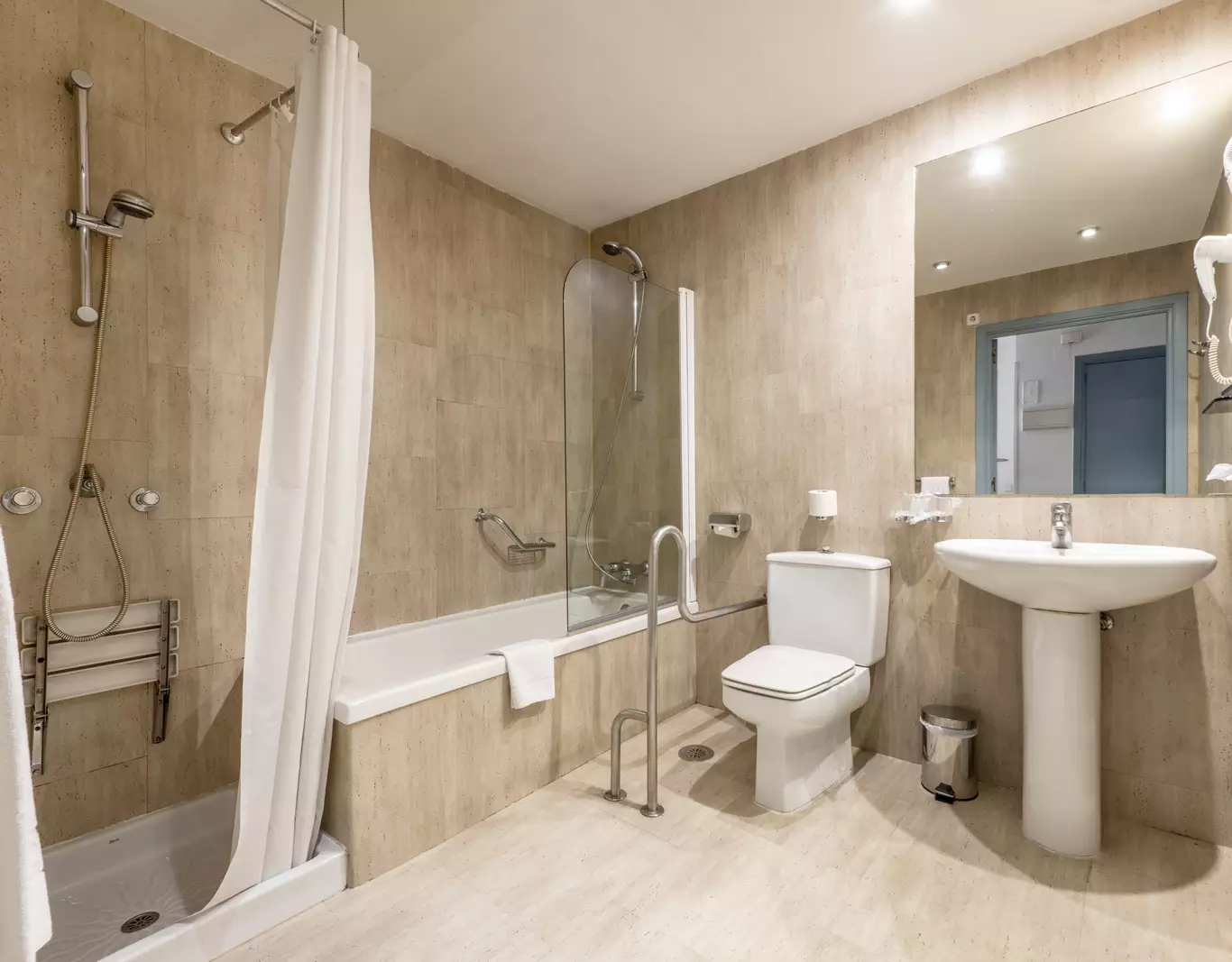 Salle de bain PMR rénovation Biarritz